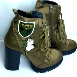 Steve Madden Laurie Olive Satin Platform Combat Ankle Boots Size 9